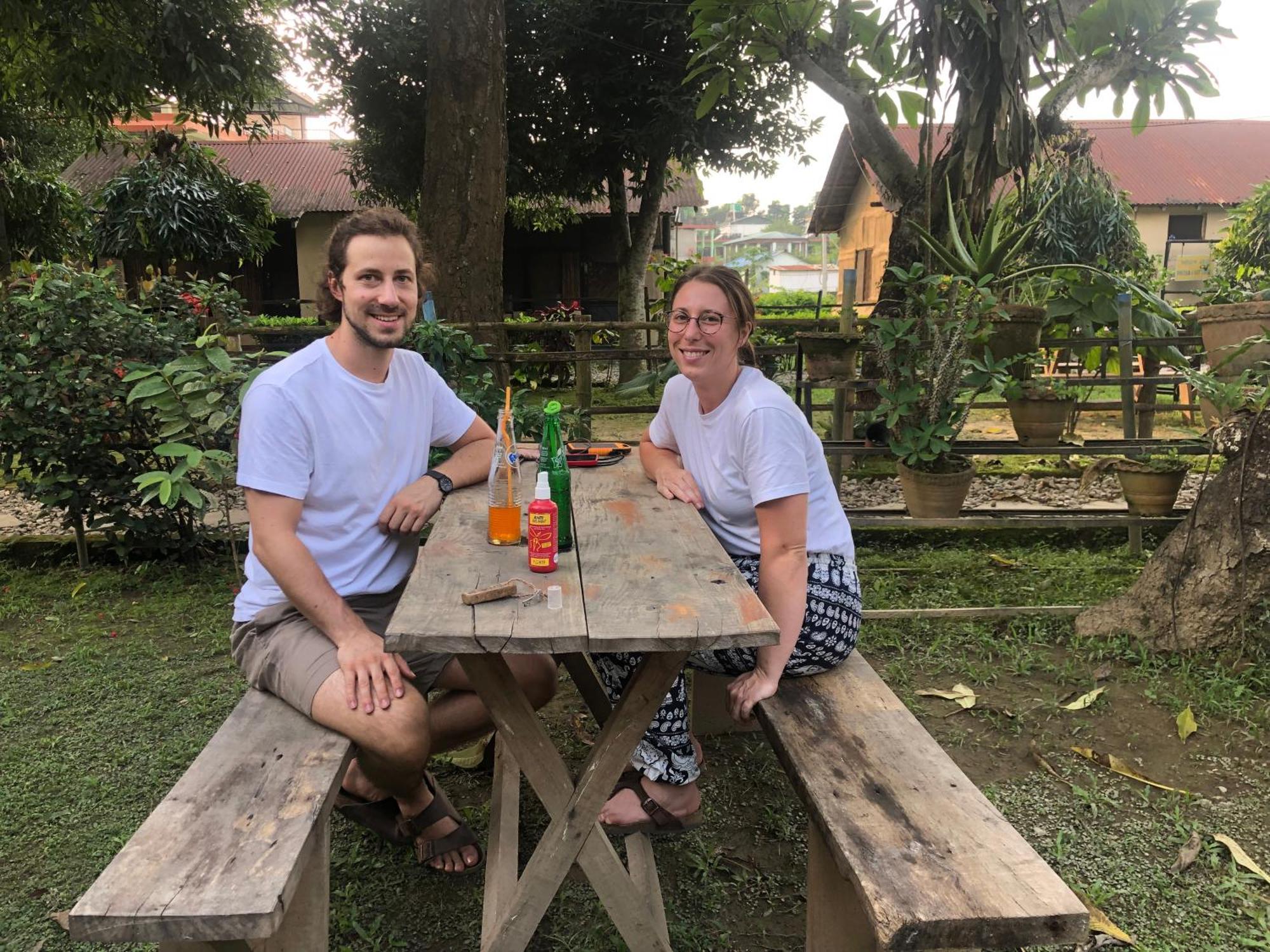 Hotel Tharu Garden And Beer Bar Csitvan Kültér fotó